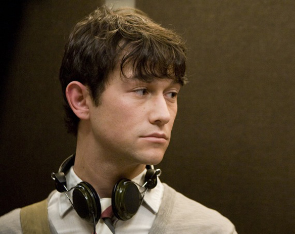 JGL, exhibiting his trademarked Puppy Dog Eyes, with which the Gossamer cannot compete. (500) Days of Summer