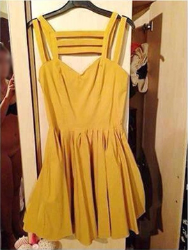 Woman Accidentally Includes Nude Photo Of Herself In eBay Listing, Listing Goes Viral