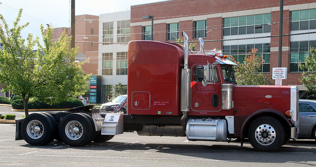 This is a Peterbilt.  Flickr / born1945