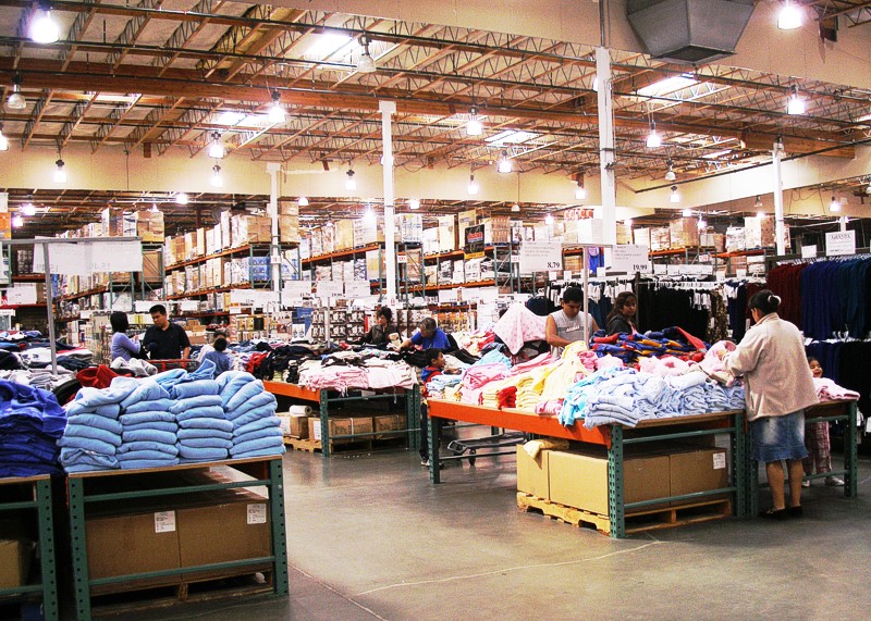 The interior of a typical Costco warehouse club store. image - Coolcaesar