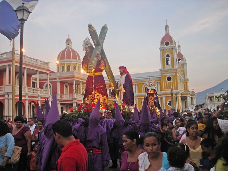 Procesión de Jesús del Gran Poder y la Dolorosa. Plaza de la Independencia. image - Chopanito