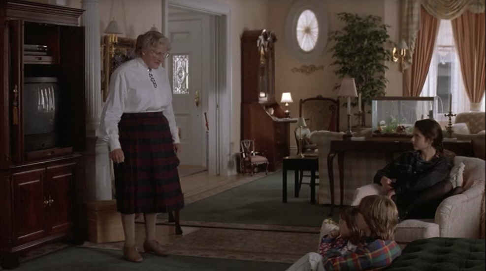 Mrs.-Doubtfire-living-room-TV