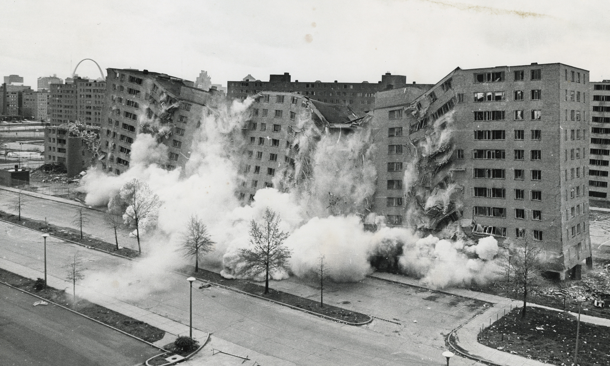  April 1972. The second, widely televised demolition of a Pruitt-Igoe building that followed the March 16 demolition