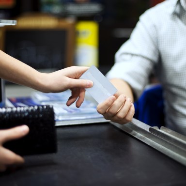 4 Types Of Customers That Really Ruin The Cashier’s Day
