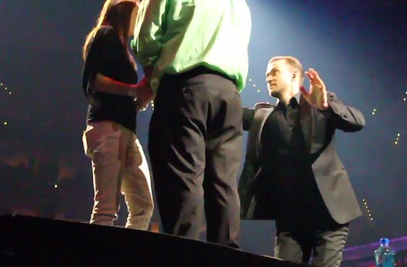 Watch Justin Timberlake Stop His Concert To Help A Fan Propose To His Girlfriend