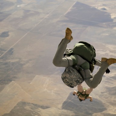 Jumping Out Of Airplanes: How It’s Really Like