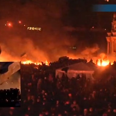 Kiev Is Burning. This Is Happening Right Now. Livestream Of The Scene Here.