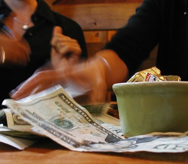 19 Waiters Reveal The Most F*&ked Up Thing They Overheard Waiting Tables