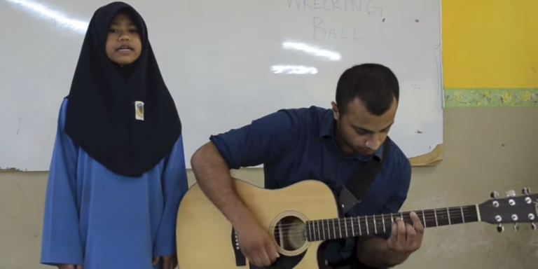 Miley Cyrus, Eat Your Heart Out. Watch This Malaysian Student Sing “Wrecking Ball” And Crush It.