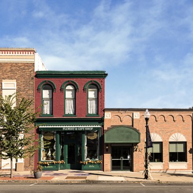 40 Things People Who Live In Small Towns Do