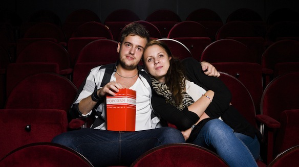 The Inner Monologue Of A First Date: Guys Vs. Girls