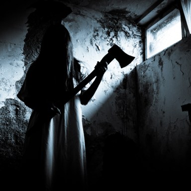 25 Haunted House Workers Reveal Their “Worst-Of” Stories