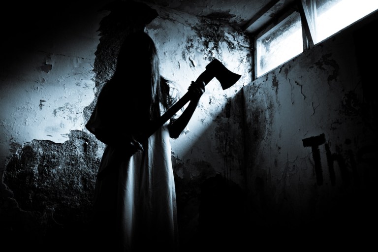 25 Haunted House Workers Reveal Their "Worst-Of" Stories
