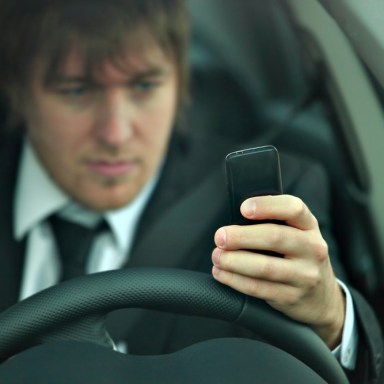 10 Grimly Ironic Texting-While-Driving Car Crashes