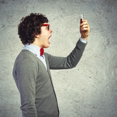 25 Things Guys Need To Stop Doing On Tinder (And 16 Things They Get Right)