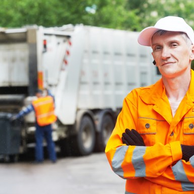 24 Garbage Men Reveal The Ridiculous Things They’ve Found While Working