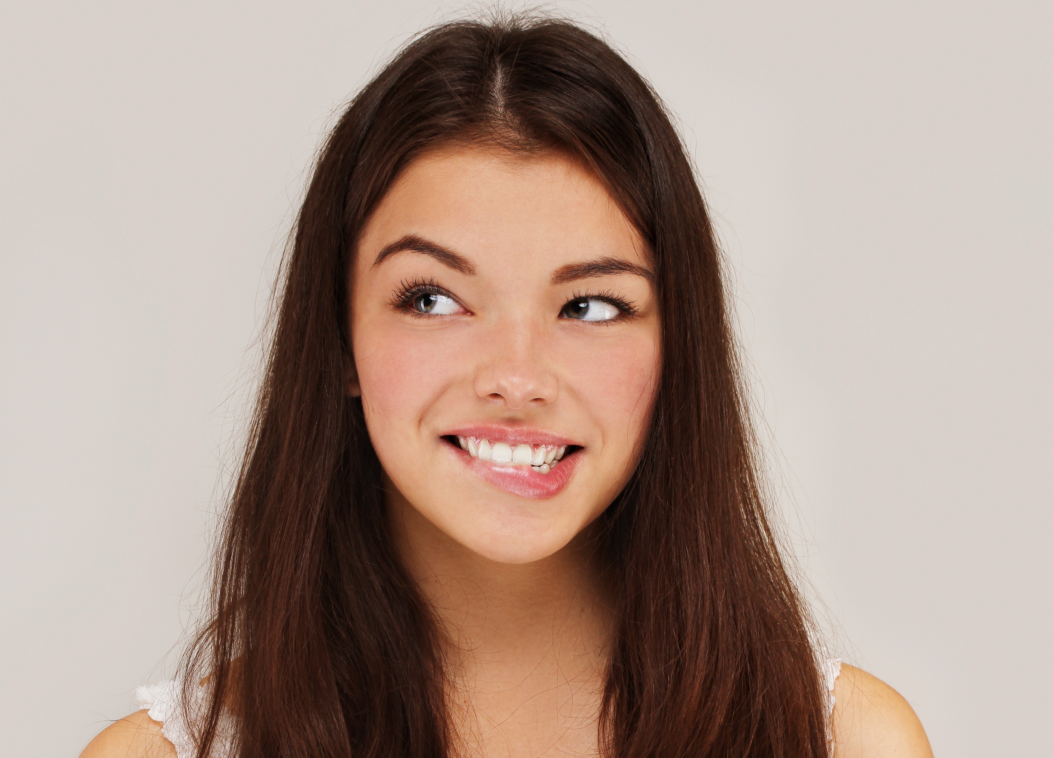 30 Guys Reveal The Things Girls Think They Don’t Notice, But They