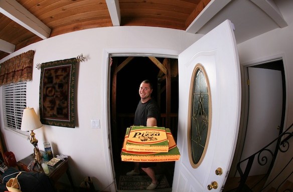 31 Pizza Deliverers Share Their Most Awkward Delivery Experiences