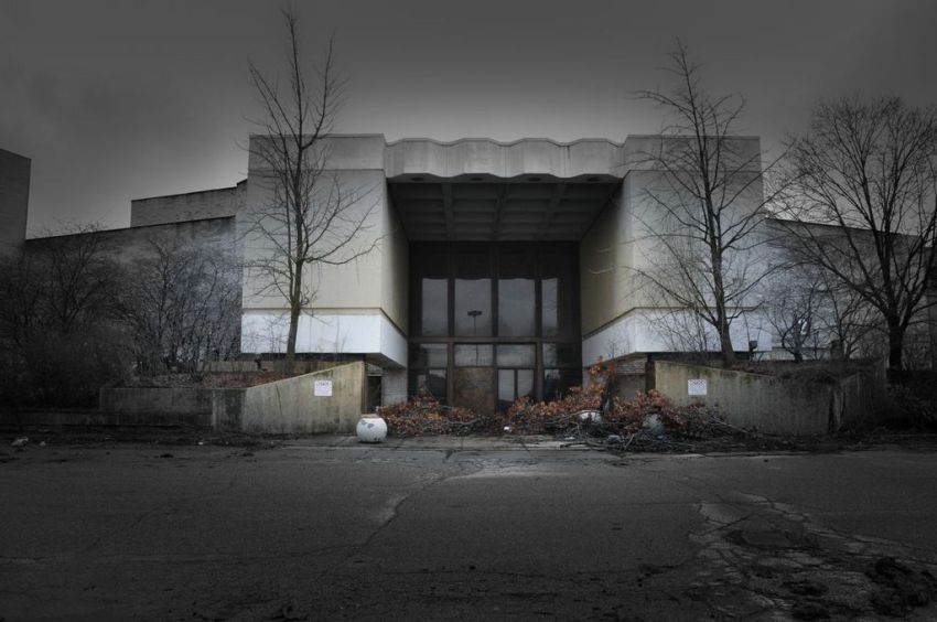 Taking Pictures Of The Dead Shopping Malls Of Our Youth: Images From Suburban America