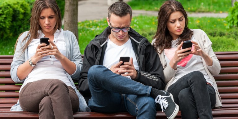 12 Alarming Ways Texting Controls Modern Relationships
