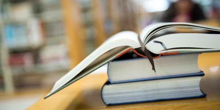 5 Ways To Save Money On College Books
