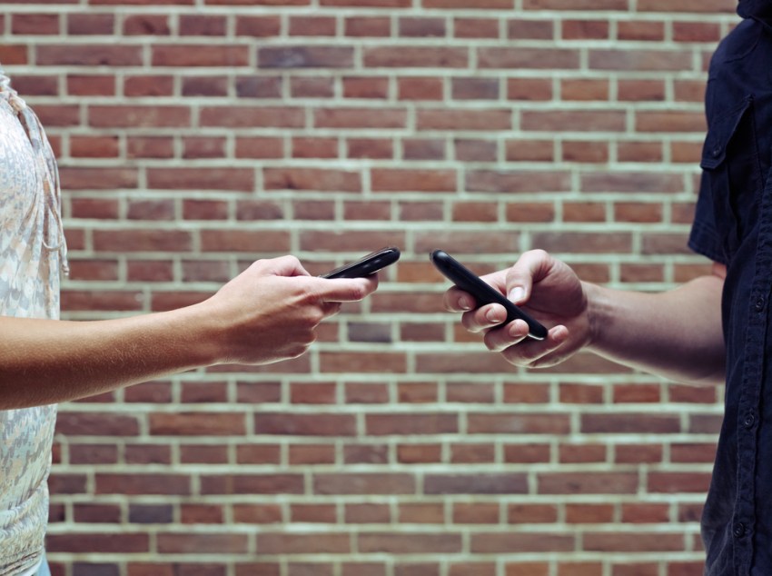 Ladies, Here’s A Breakdown Of When To Panic Over Your Boyfriend’s Social Media