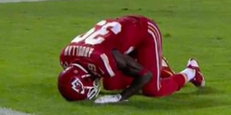 A NFL Referee Penalized Husain Abdullah For Praying During His Celebration