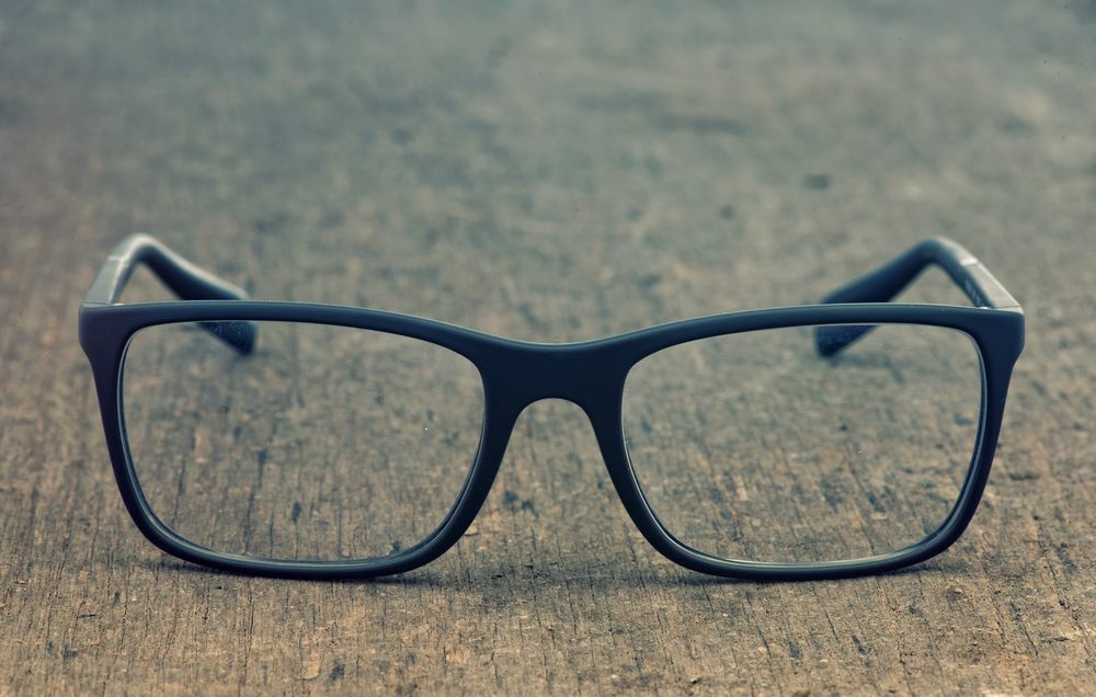 10-questions-people-who-wear-glasses-are-tired-of-hearing-with-answers