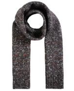 Stella McCartney's chunky knit scarf / Stella McCartney.