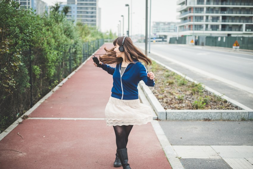 13 Differences Between Dating A Girl Who Settles And A Woman Who Is Satisfied