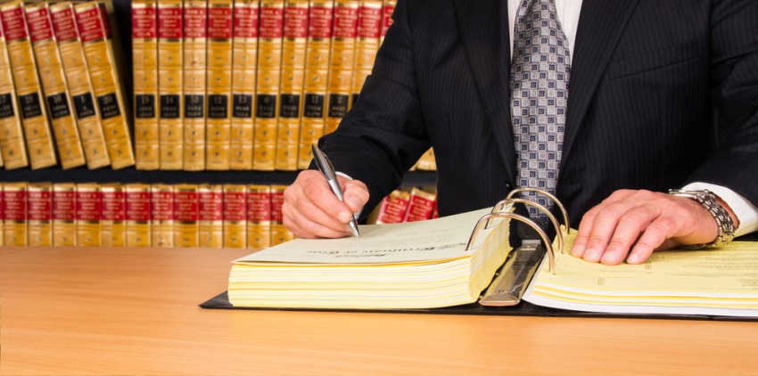10 Things You Need To Know About Dating Lawyers