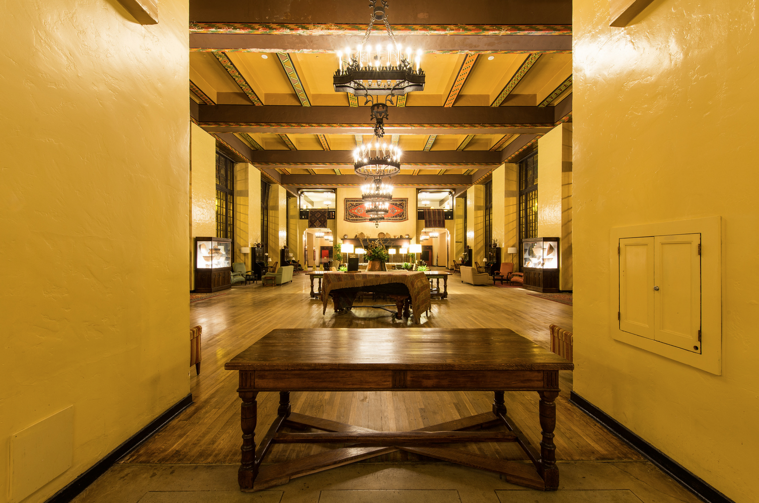 Co room. Отель Ahwahnee. Ahwahnee Hotel Interior. Стивен Кинг гостиница. Ahwahnee the Shining.