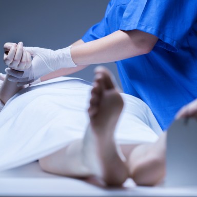 11 Morgue Workers Reveal The Delightfully Weird And Terrible Sh*t They’ve Seen On The Job