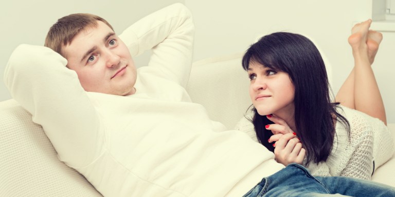 6 Obvious Signs Your Man Is Emotionally Unavailable (So You Should Dump Him)