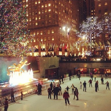 30 Cheap, Festive Dates To Go On This Holiday Season