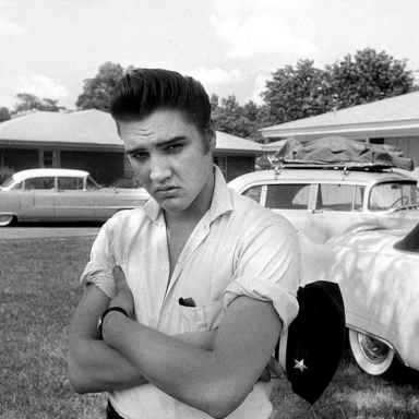 If He Were Still Alive, Elvis Presley Would Have Been 8,000 Pounds