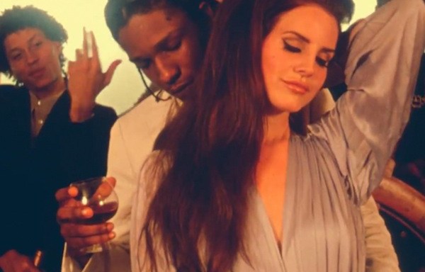 10 Refreshingly Honest Lyrics From Love Songs That Aren’t Boring