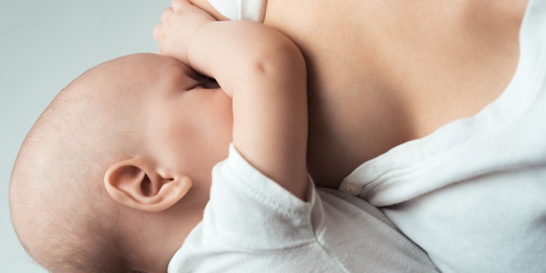 I Gladly Offered To Breastfeed My Best Friend’s Baby, And Both Of Us Are Fine With It