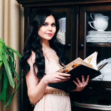 12 Reasons You Should Always Date A Hostess