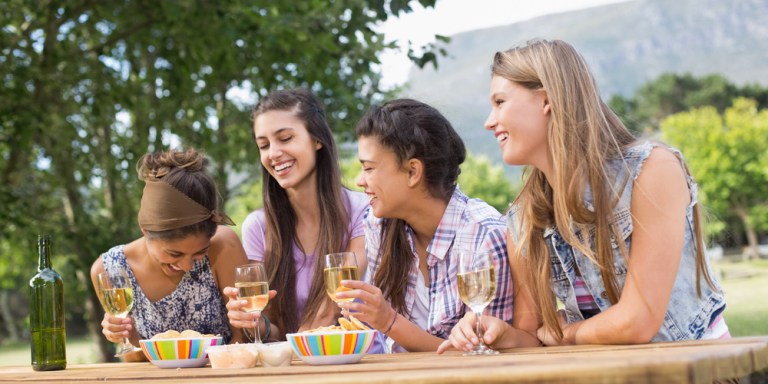 5 Different Types Of Friend Groups That Make Life Way More Interesting