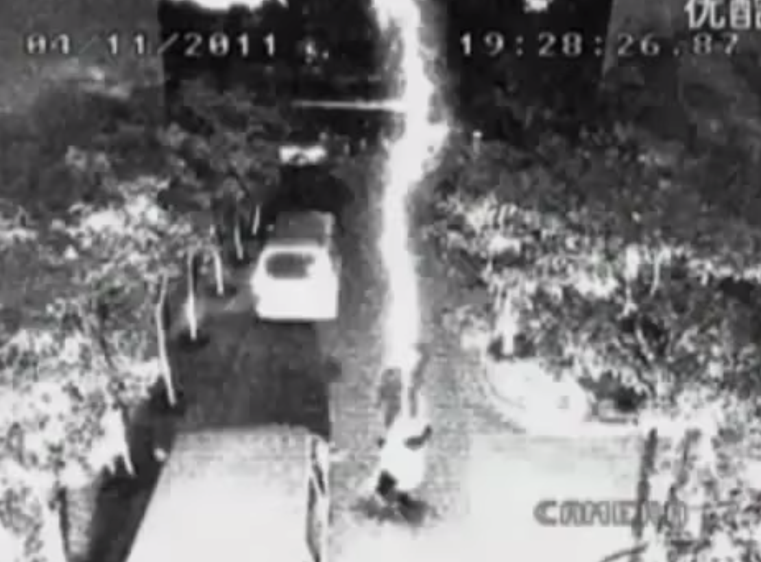 Holy Sht A Chinese Man Was Struck Twice By Lightning In Under A Minute And Lived Video 