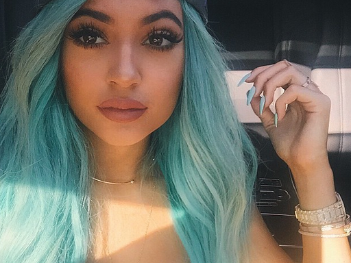 A Roundup Of The Most Ridiculous #KylieJennerChallenge Photos On Twitter Right Now