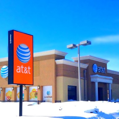 AT&T Got Hit With A $100 Million Fine By The FCC For Throttling Unlimited Data Speeds