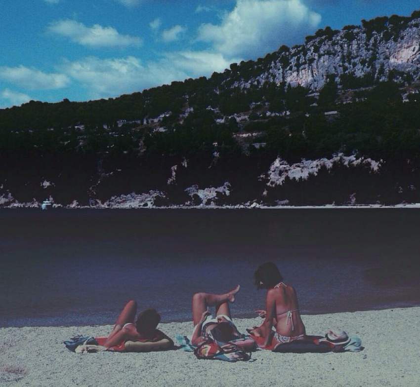 17 Clear Signs You’re Giving Way More To A Friendship Than You’re Getting Out Of It