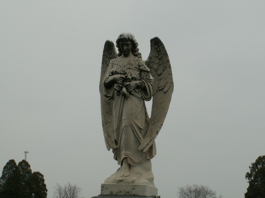 I Saw Something Unexplainable In The Graveyard And It Haunts Me To This Day