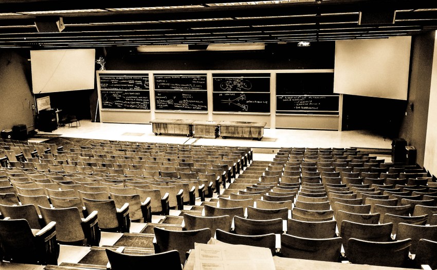 14 Baffled Teachers Share Hilariously Stupid Questions Their Students Have Asked Them
