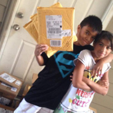 Mailman Finds Kid Reading Junk Mail Because He Can’t Afford Books, What Happens Next Will Melt Your Heart