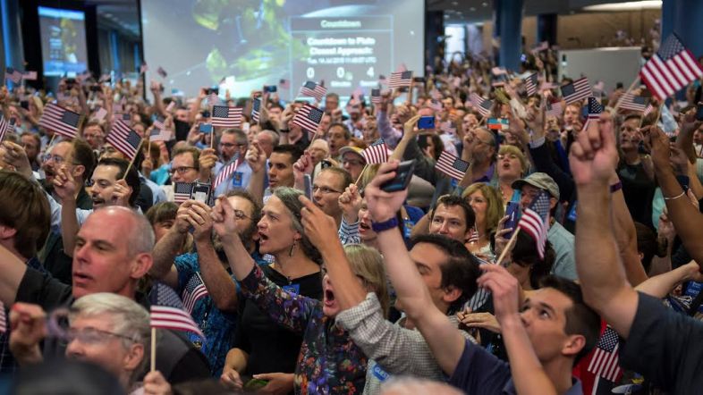 NASA New Horizons team members and guests celebrate the spacecraft's closest approach to Pluto, 14 July, at Johns Hopkins University Applied Physics Laboratory. Photo: NASA / Bill Ingalls