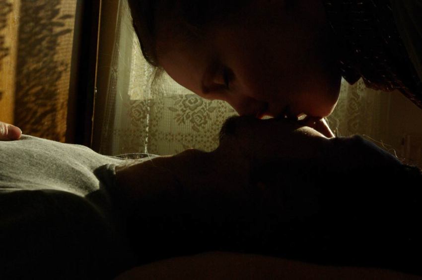 25 Couples On The Weird Things They Do Together When No One’s Looking