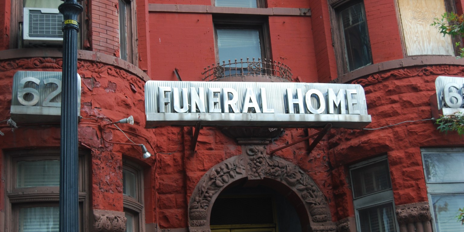 this-is-what-i-ve-learned-so-far-from-working-at-a-funeral-home